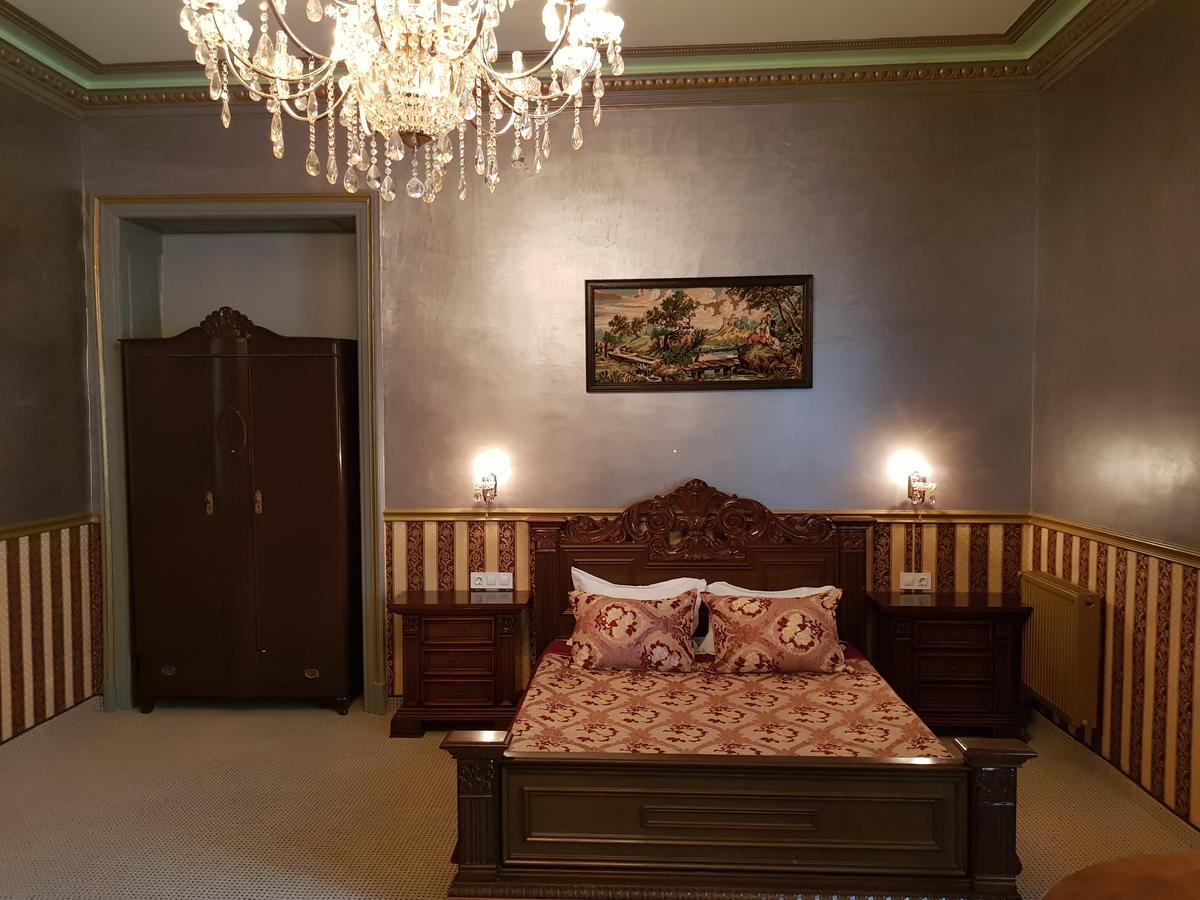 Nf Palace Old