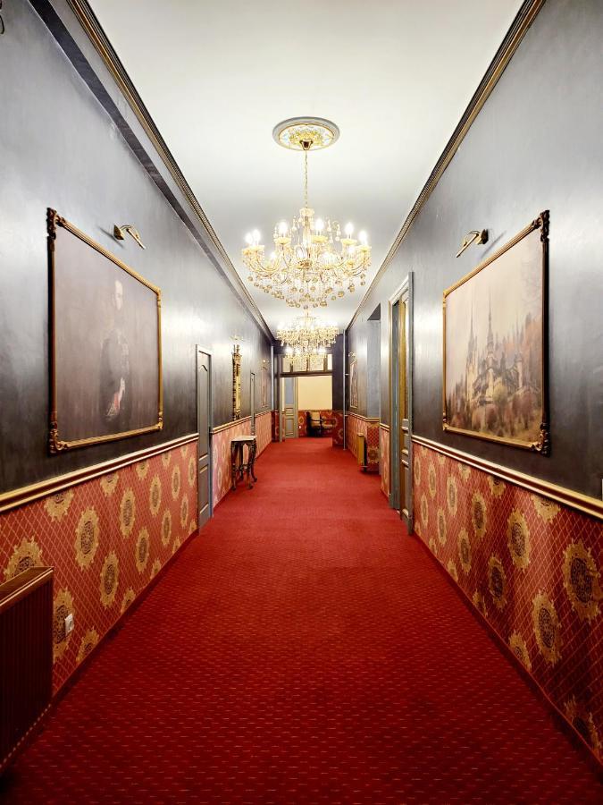 Nf Palace Old בוקרשט