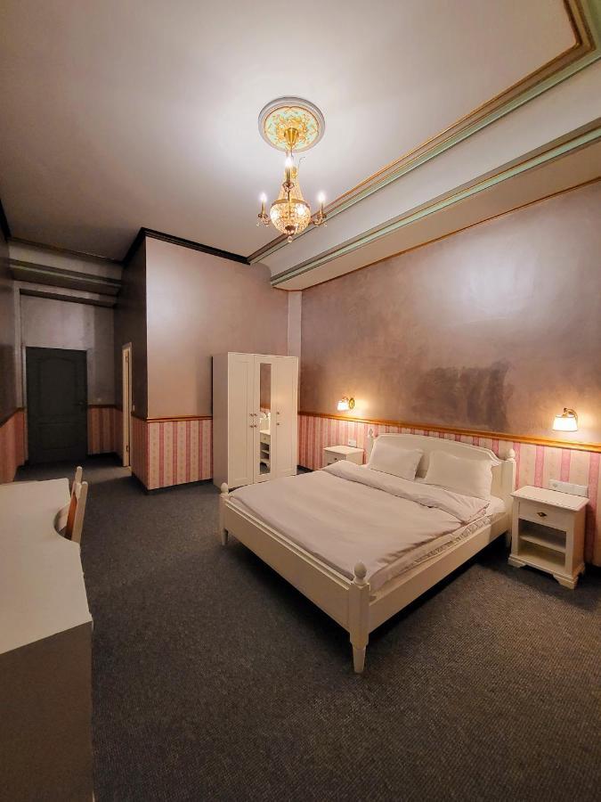 Nf Palace Old