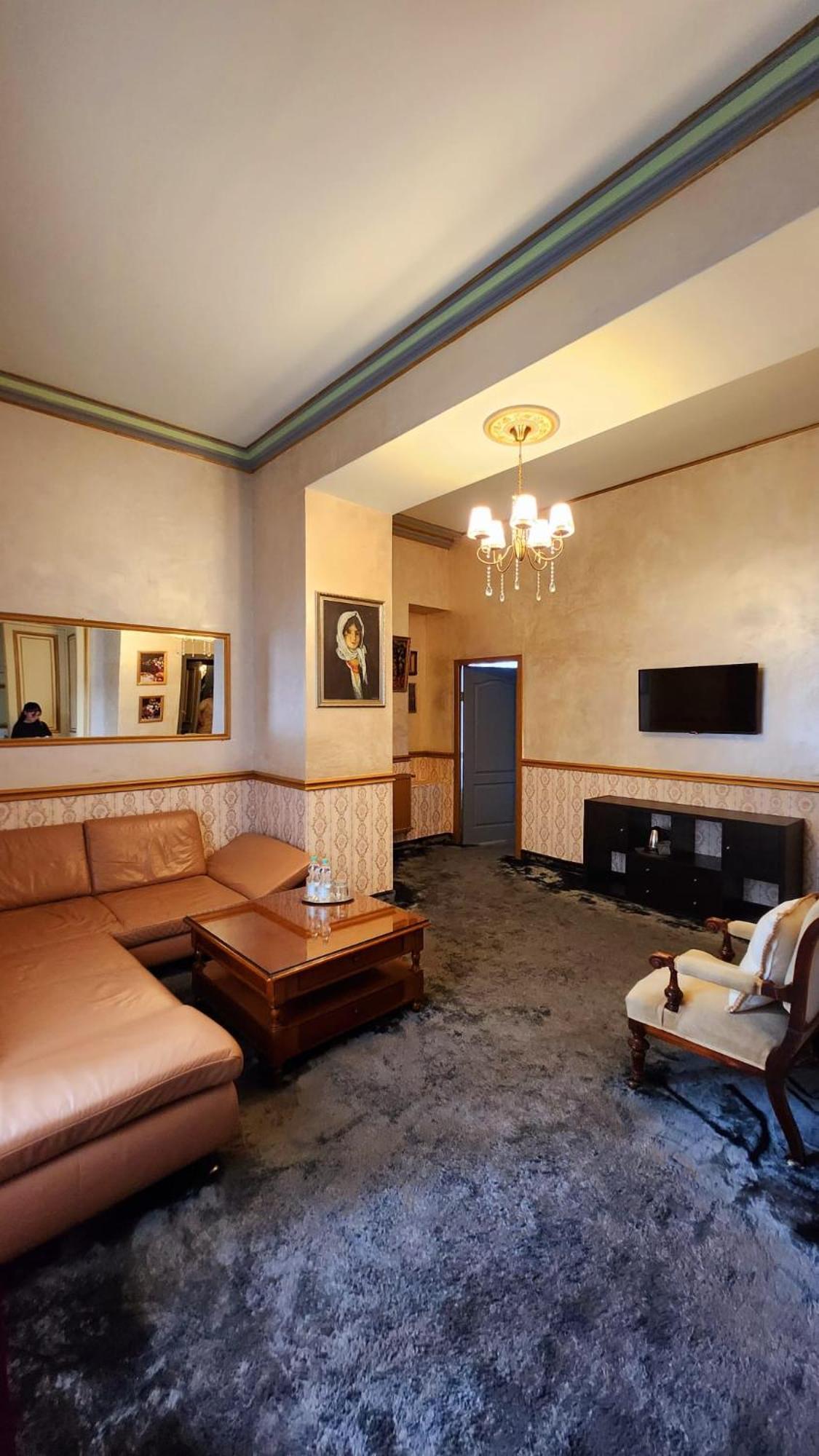 Nf Palace Old מלון 4*