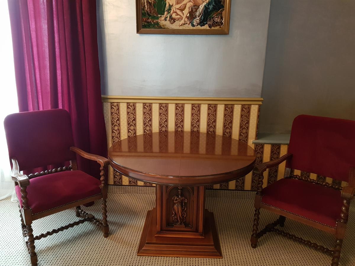 Nf Palace Old מלון בוקרשט