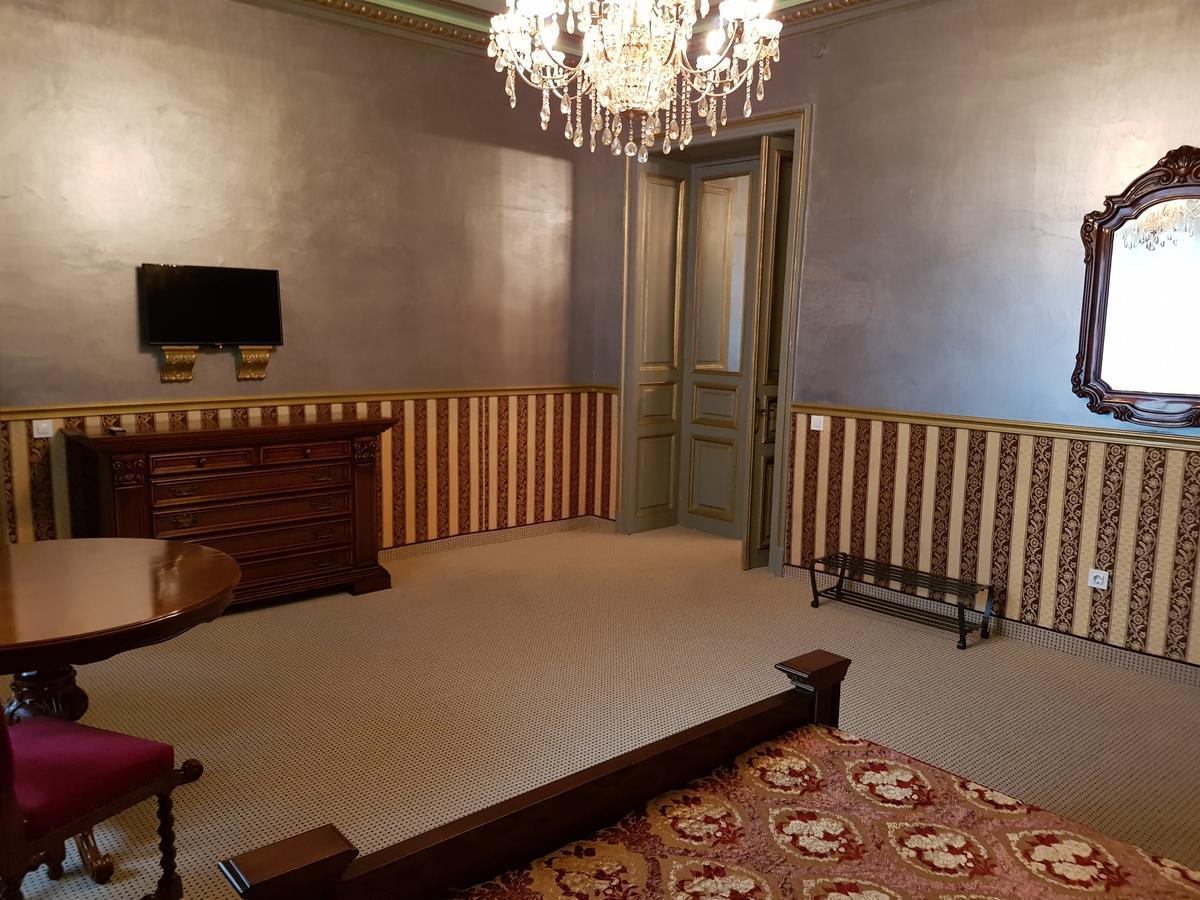 Nf Palace Old