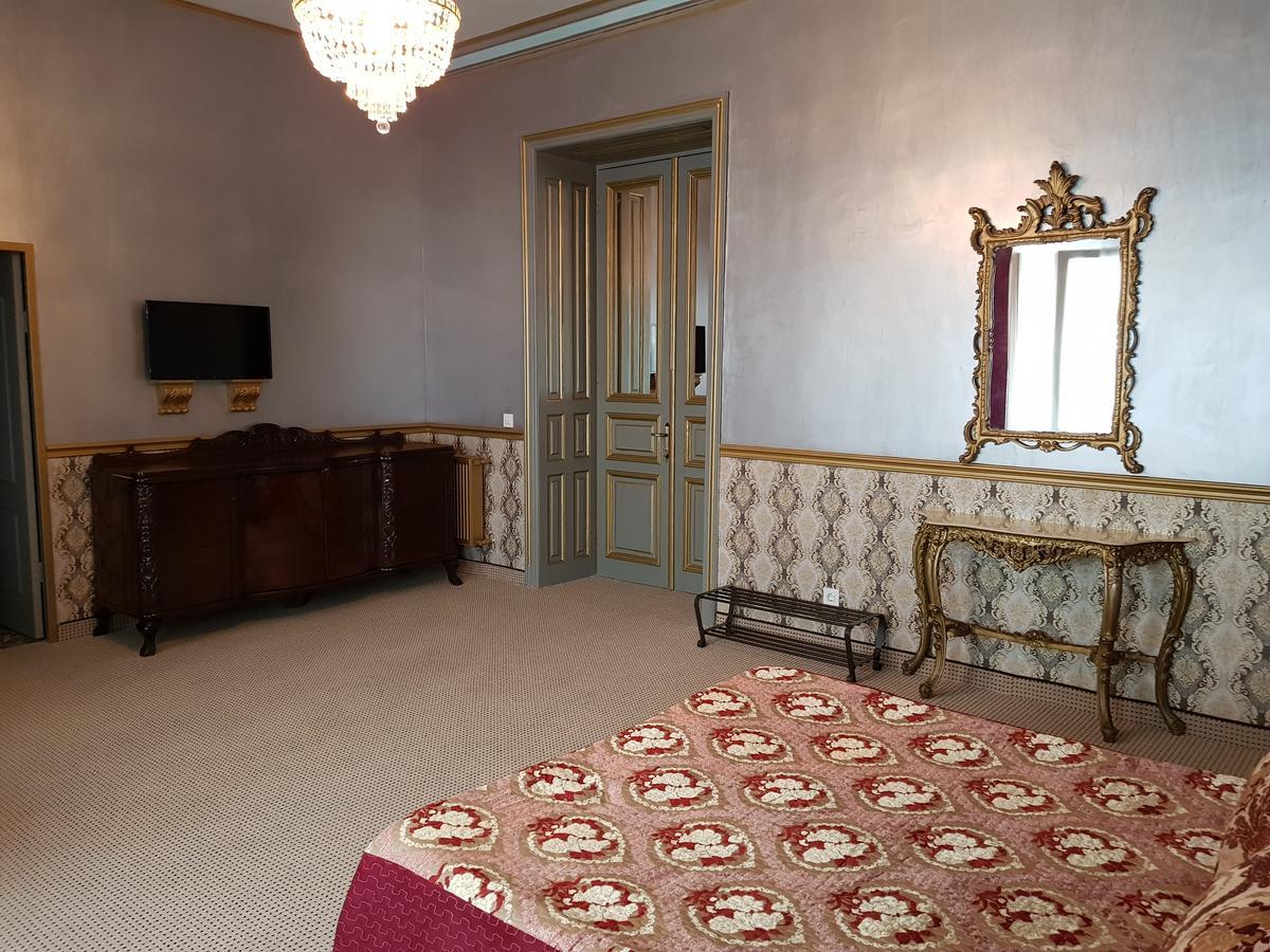 מלון Nf Palace Old 4*
