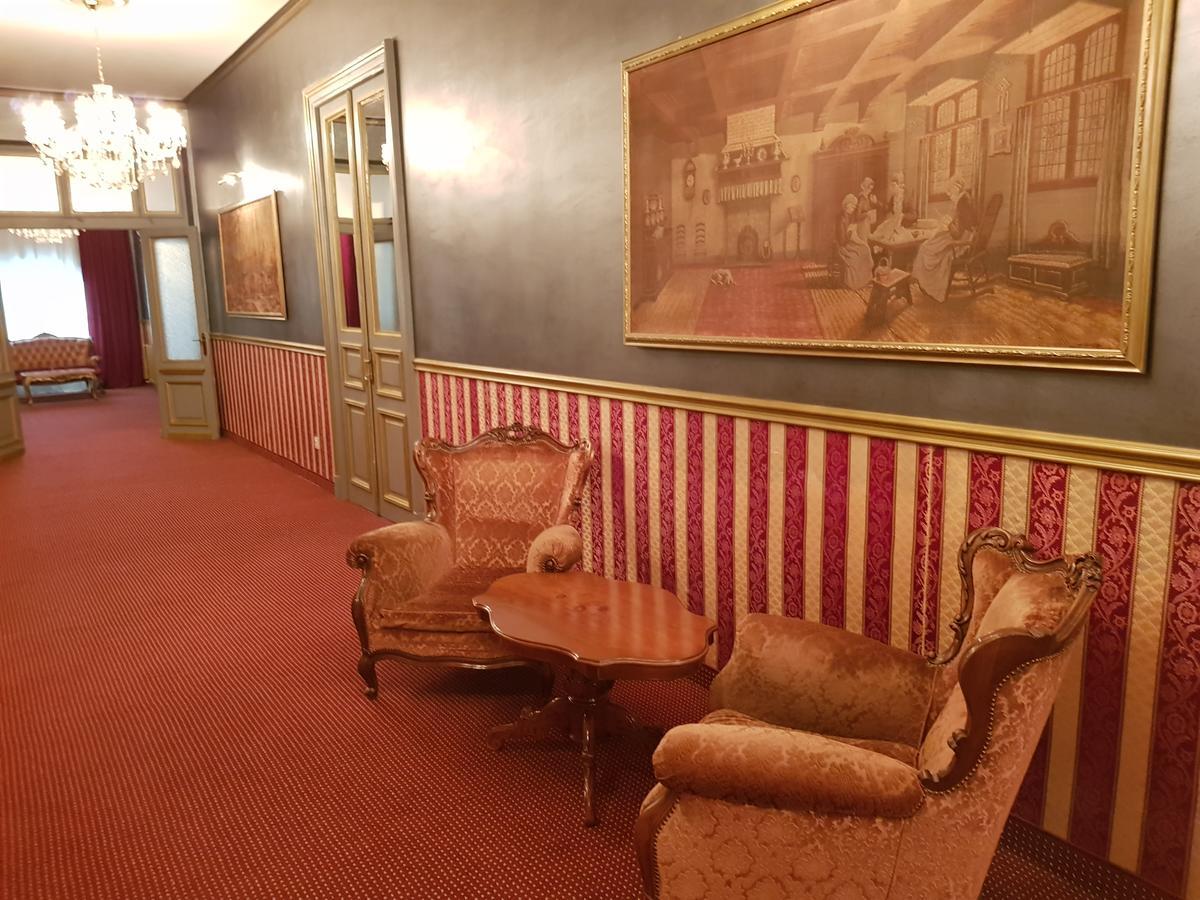 Nf Palace Old מלון