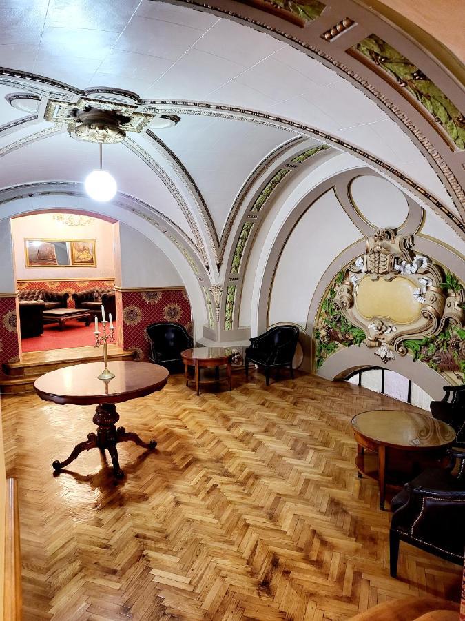 Nf Palace Old