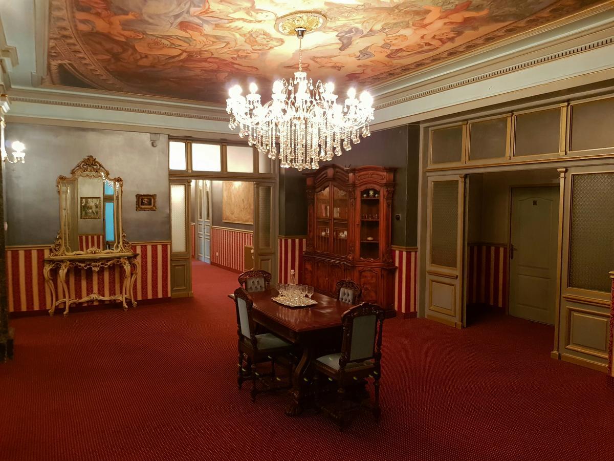 Nf Palace Old