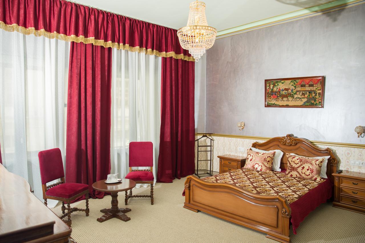 Nf Palace Old
