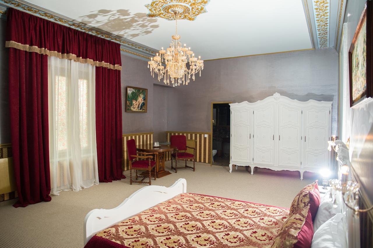 Nf Palace Old