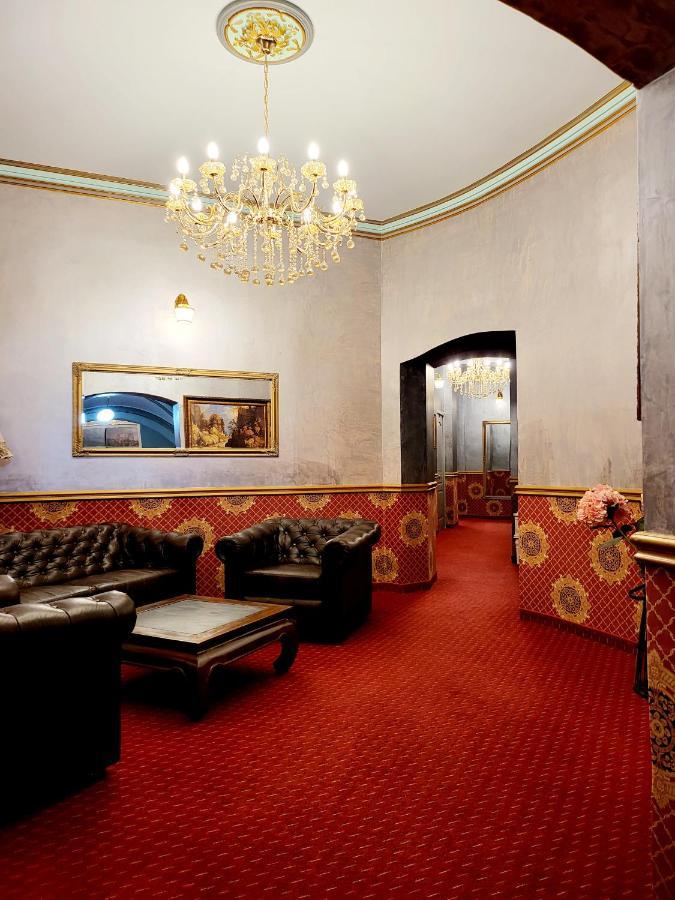 Nf Palace Old 酒店